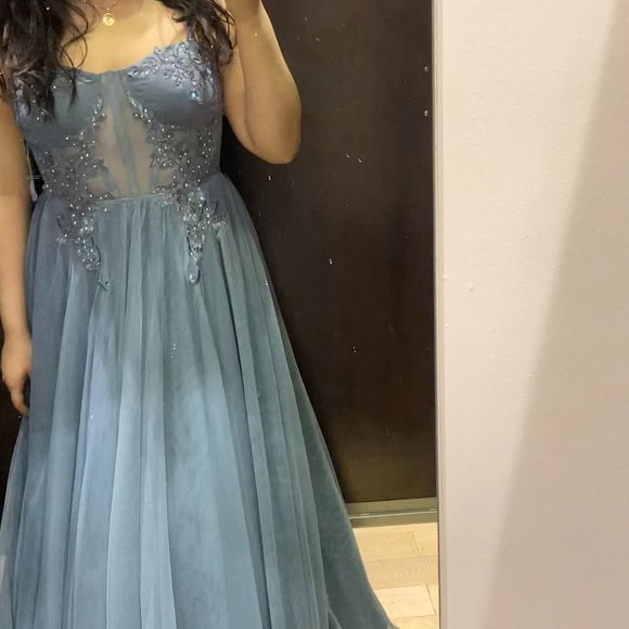 Formal gown - Picture 4 of 4
